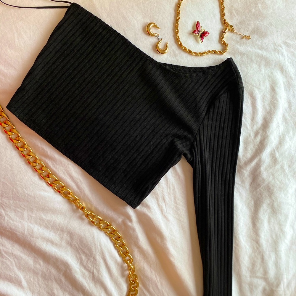 Forever 21 one sleeve crop top